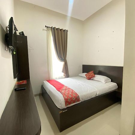 Hotel O Universitas Brawijaya Near Mall Dinoyo Маланг Екстериор снимка