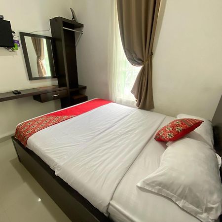 Hotel O Universitas Brawijaya Near Mall Dinoyo Маланг Екстериор снимка