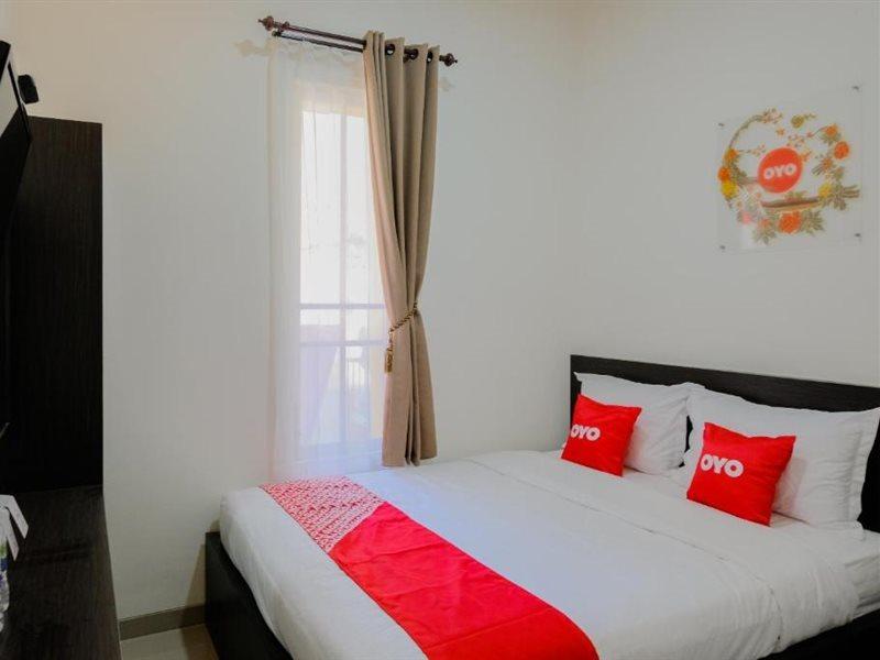 Hotel O Universitas Brawijaya Near Mall Dinoyo Маланг Екстериор снимка