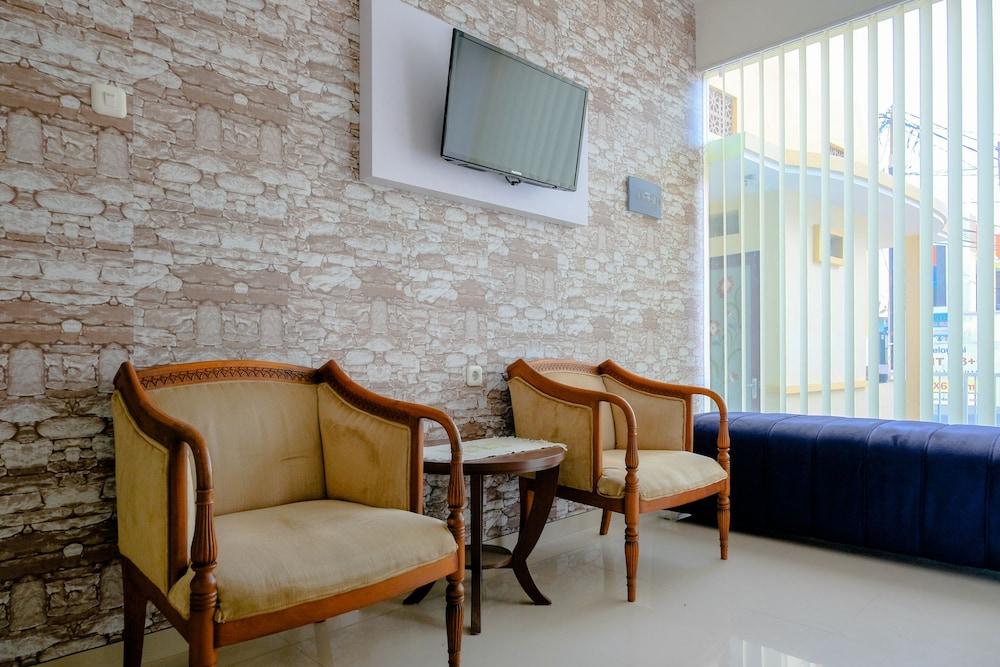 Hotel O Universitas Brawijaya Near Mall Dinoyo Маланг Екстериор снимка