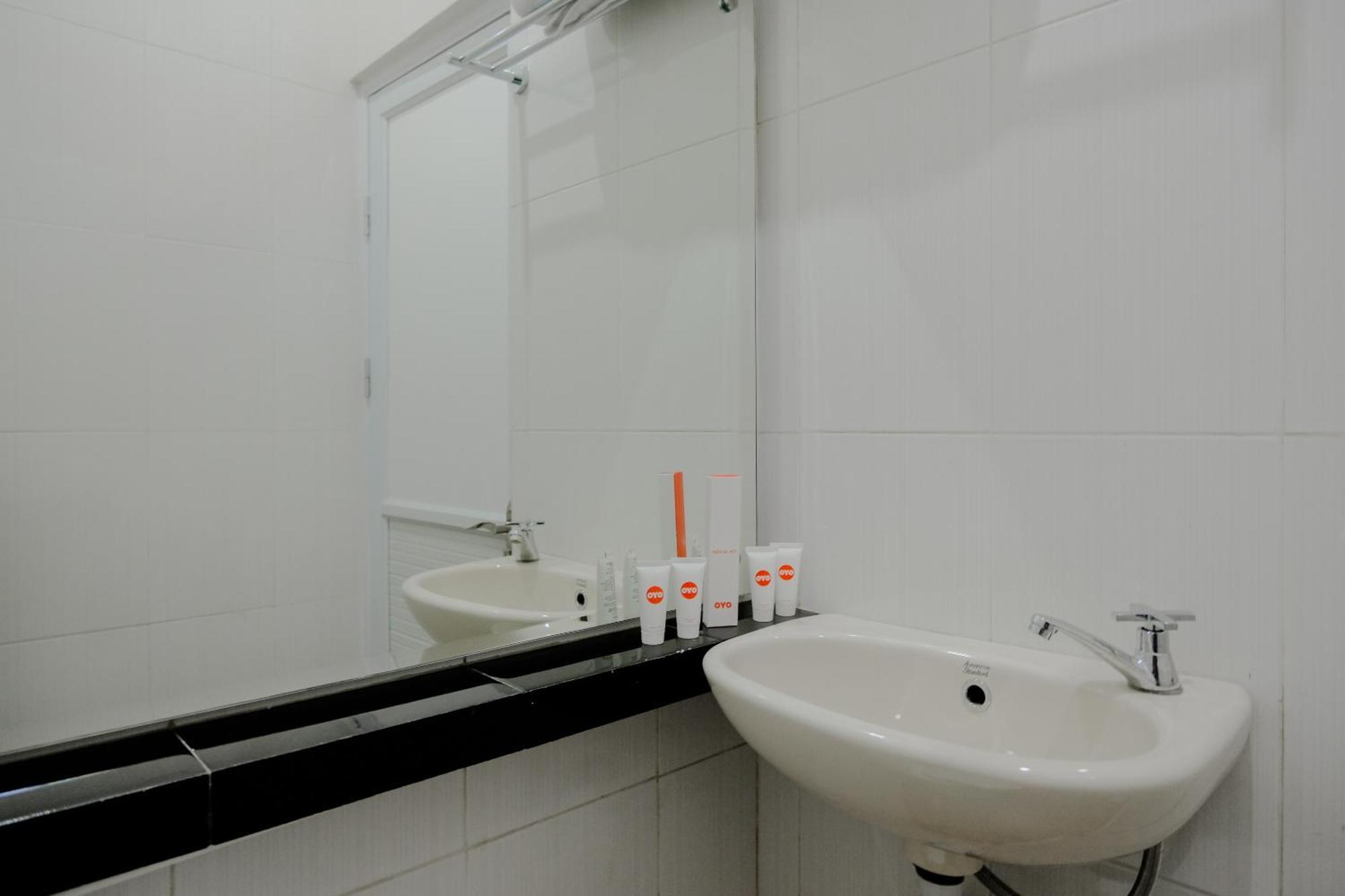 Hotel O Universitas Brawijaya Near Mall Dinoyo Маланг Екстериор снимка