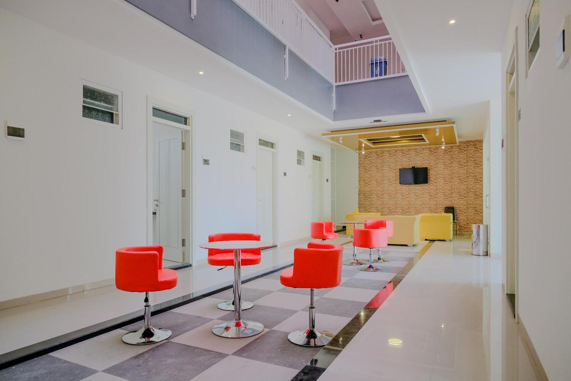Hotel O Universitas Brawijaya Near Mall Dinoyo Маланг Екстериор снимка