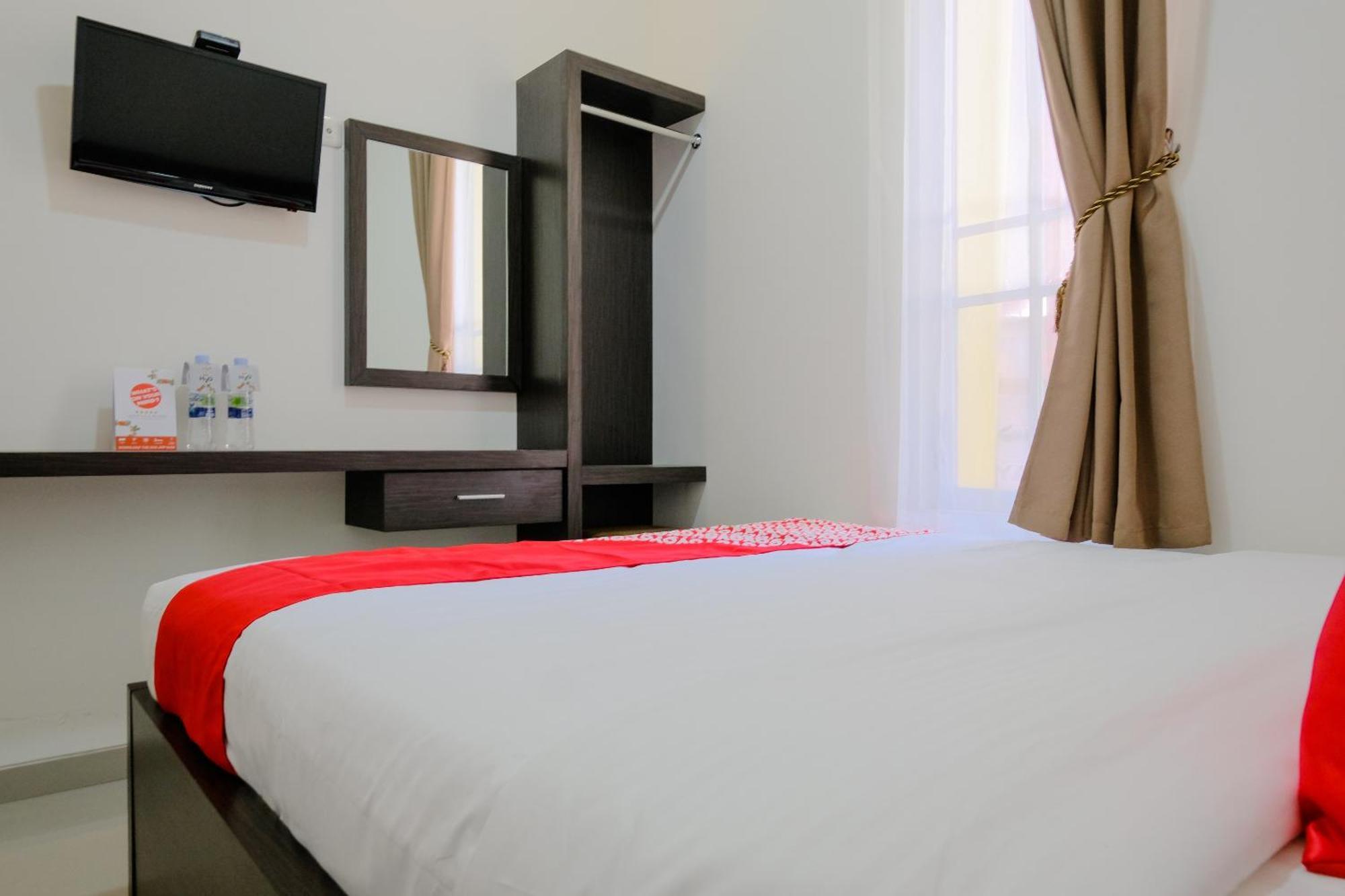Hotel O Universitas Brawijaya Near Mall Dinoyo Маланг Екстериор снимка