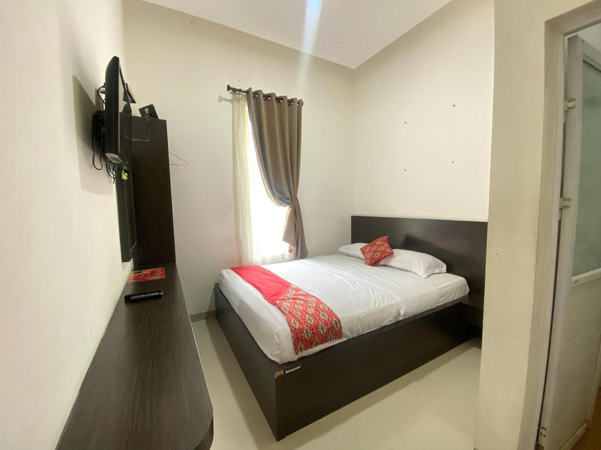 Hotel O Universitas Brawijaya Near Mall Dinoyo Маланг Екстериор снимка